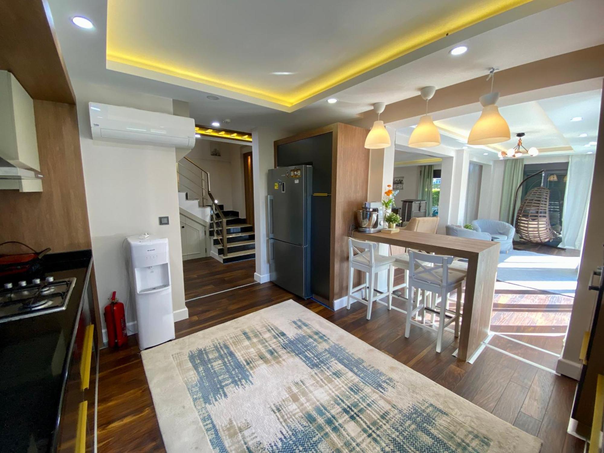 Villa Annabell1 With Swimming Pool And Jacuzzi, 3 Floors