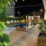 Villa Annabell1 With Swimming Pool And Jacuzzi, 3 Floors