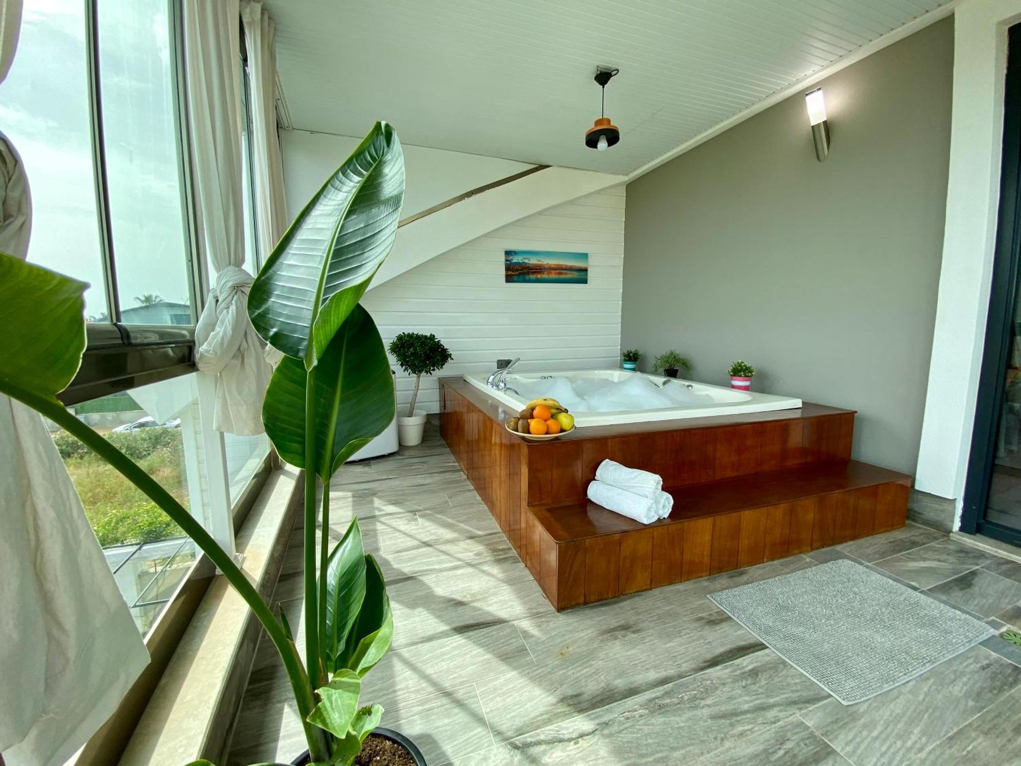 Villa Annabell1 With Swimming Pool And Jacuzzi, 3 Floors