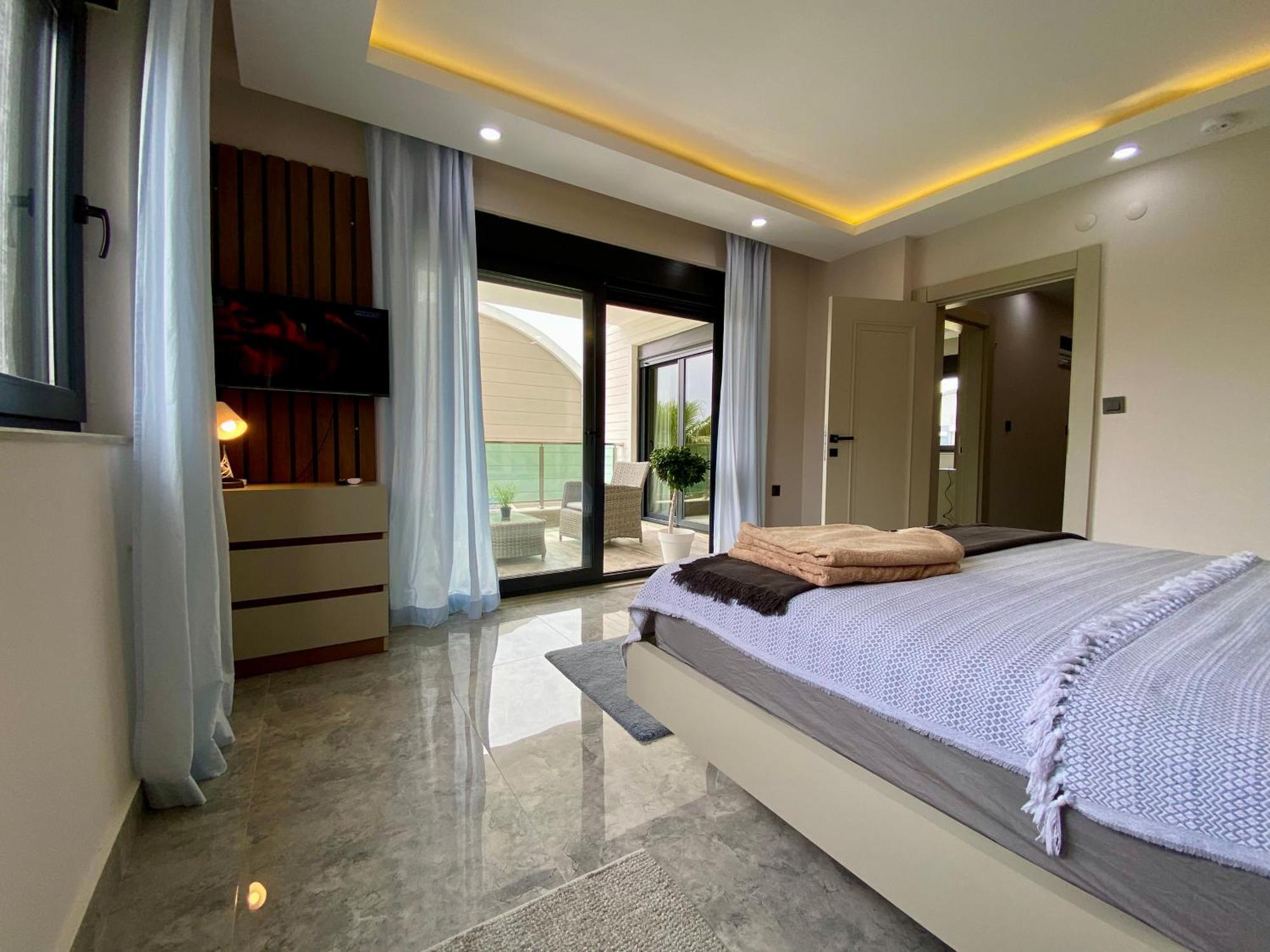 Villa Annabell1 With Swimming Pool And Jacuzzi, 3 Floors *