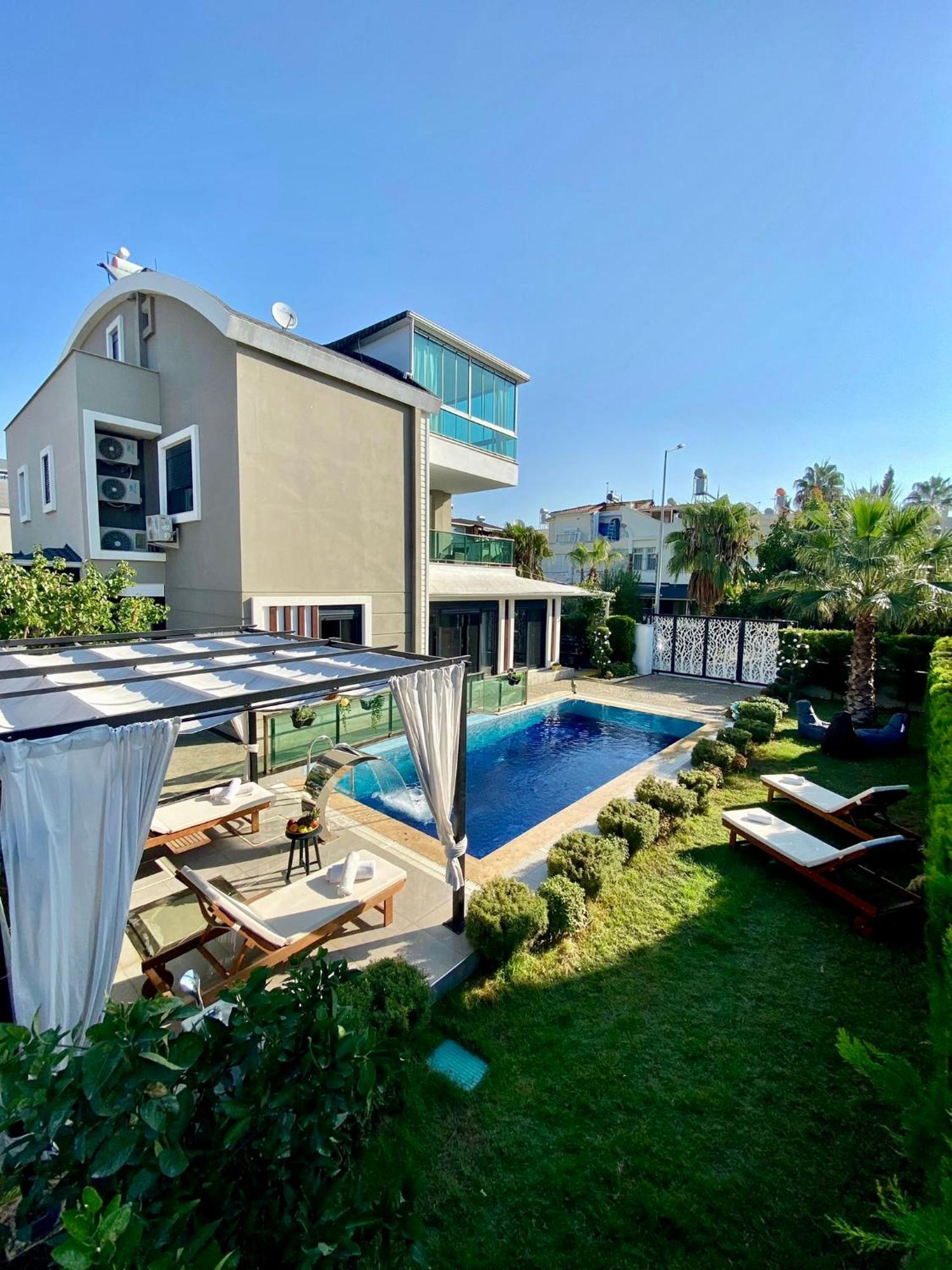 Annabell1 With Swimming Pool And Jacuzzi, 3 Floors